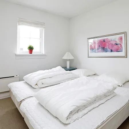 Three-bedroom Holiday In 10 Vejby