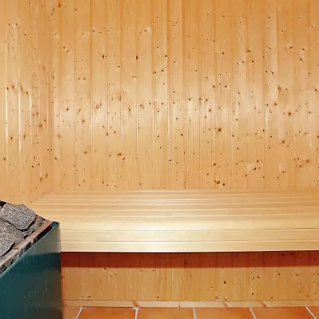 Three-bedroom Holiday In 10 * Vejby