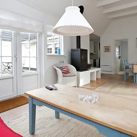 Three-bedroom Holiday In 10