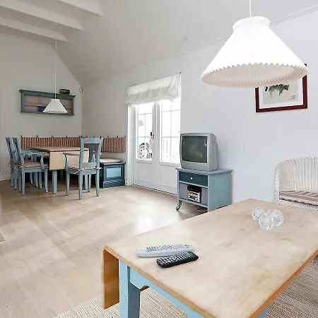 Three-bedroom Holiday In 10 * Vejby