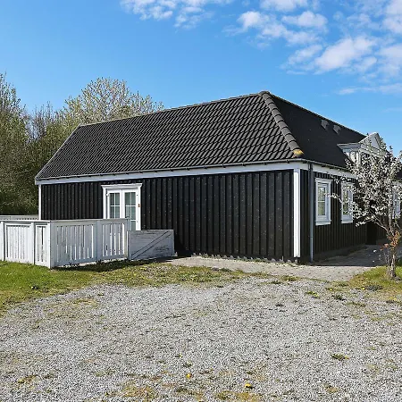 Ferienhaus Three-bedroom Holiday In 10 *