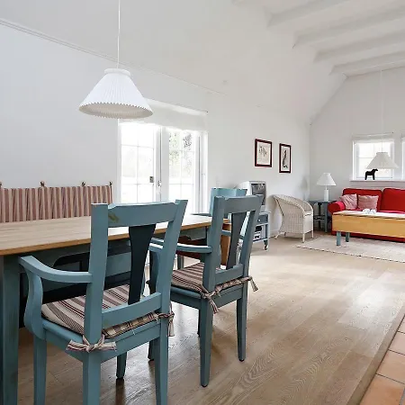 Three-bedroom Holiday In 10 Vejby