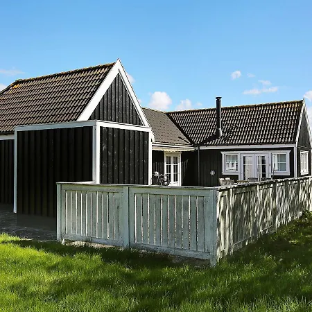 Ferienhaus Three-bedroom Holiday In 10 Vejby
