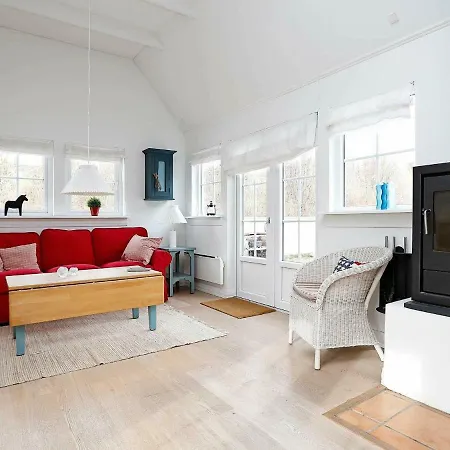 Three-bedroom Holiday In 10 * Vejby